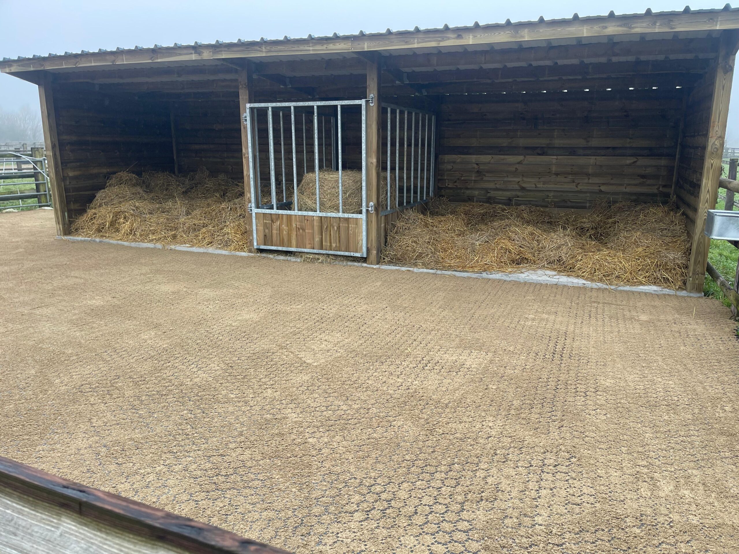 Paddock stabiliser avec des dalles alvéolées